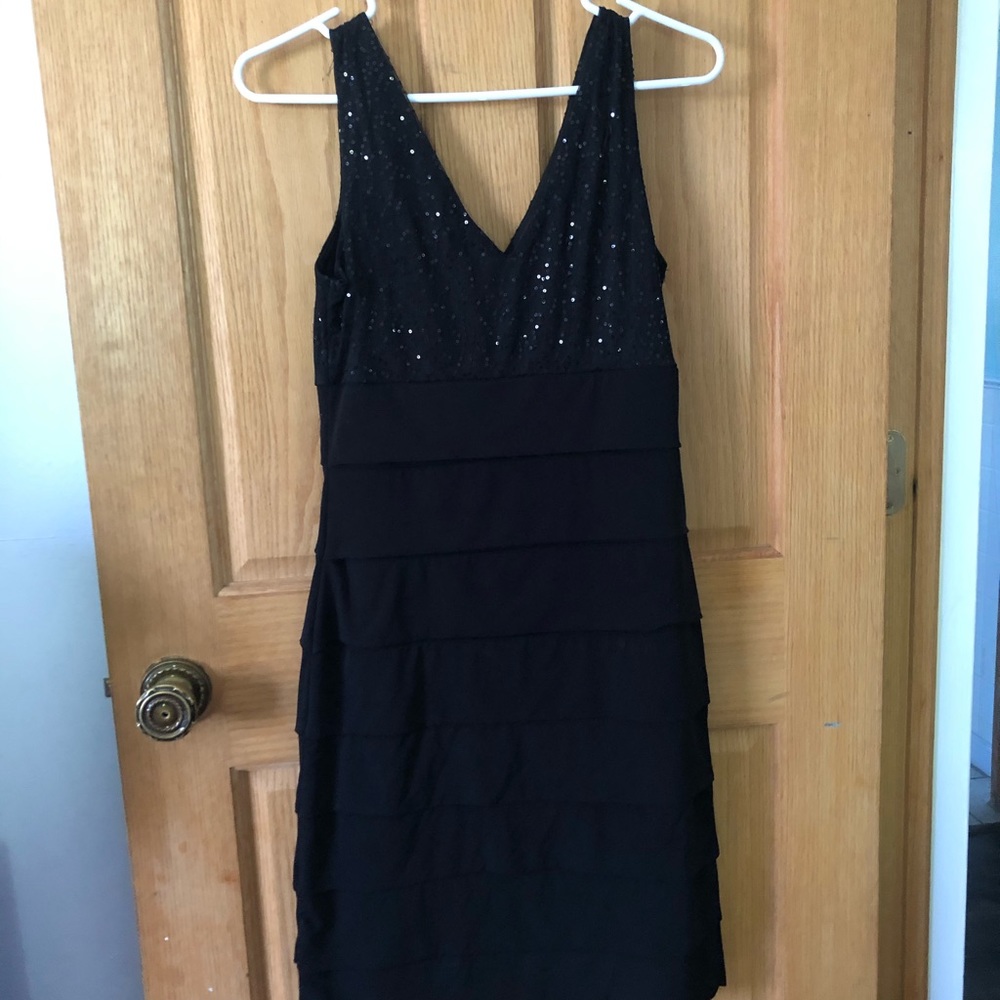 Studio Y black V neck/back sequin top pleated dress size M